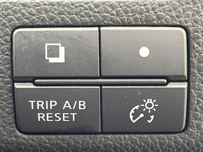 2011 Nissan Serena DBA-FC26 (UW-6a335ff2b4c4a)[7]