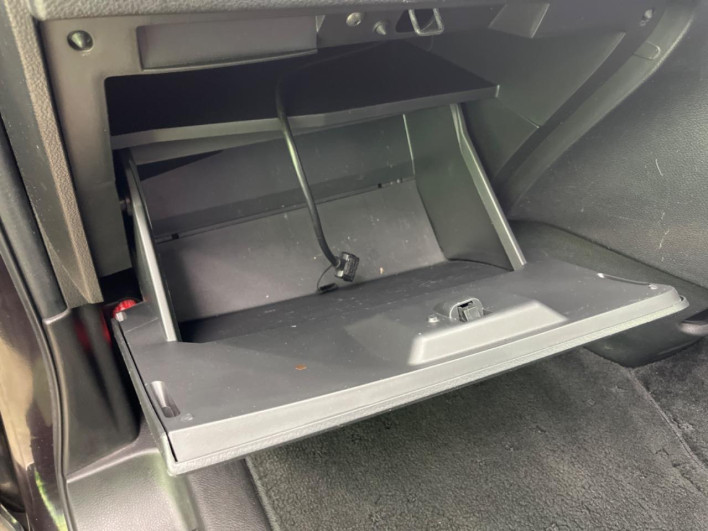 2011 Nissan Serena DBA-FC26 (UW-6a335ff2b4c4a)[24]