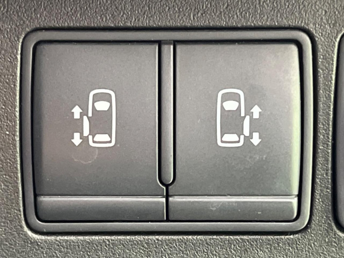 2011 Nissan Serena DBA-FC26 (UW-6a335ff2b4c4a)[9]