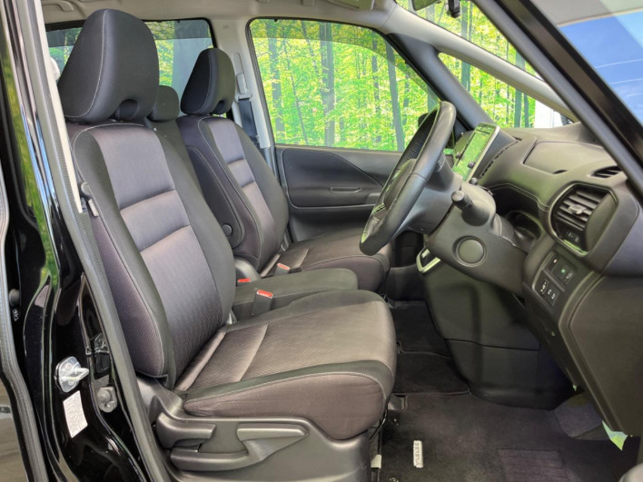 2017 Nissan Serena DAA-GFC27 (UW-6a335ffed7681)[22]