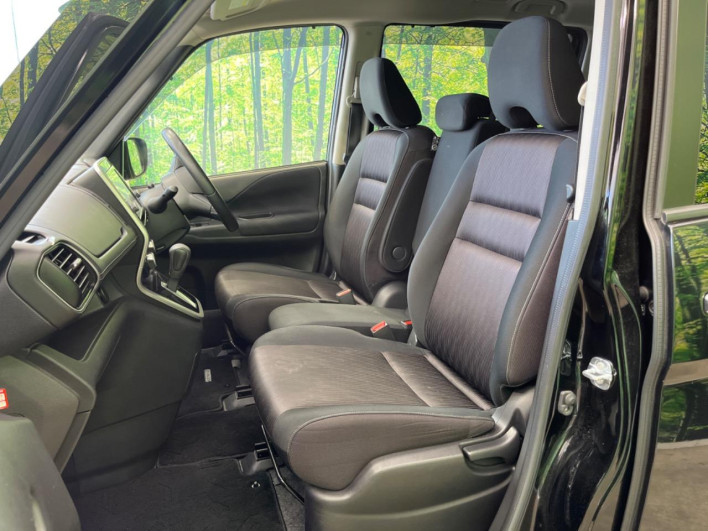 2017 Nissan Serena DAA-GFC27 (UW-6a335ffed7681)[12]