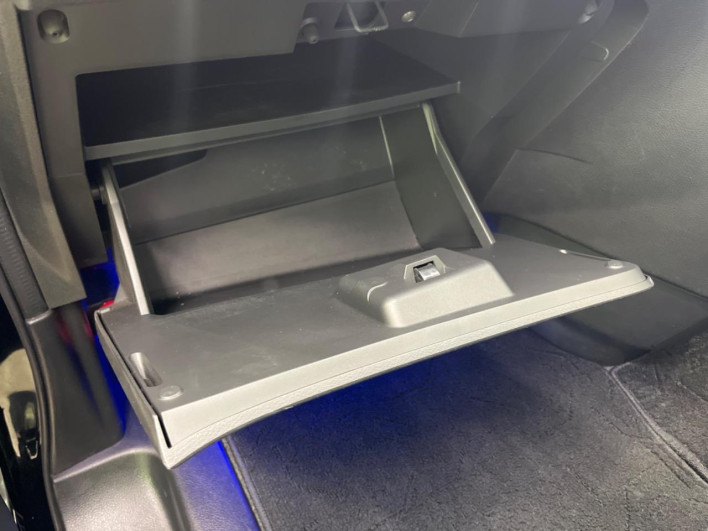 2017 Nissan Serena DAA-GFC27 (UW-6a335ffed7681)[10]