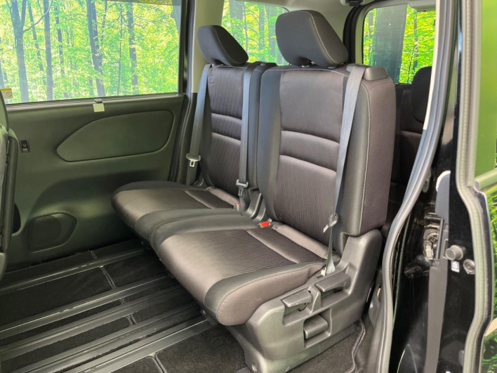 2017 Nissan Serena DAA-GFC27 (UW-6a335ffed7681)[13]