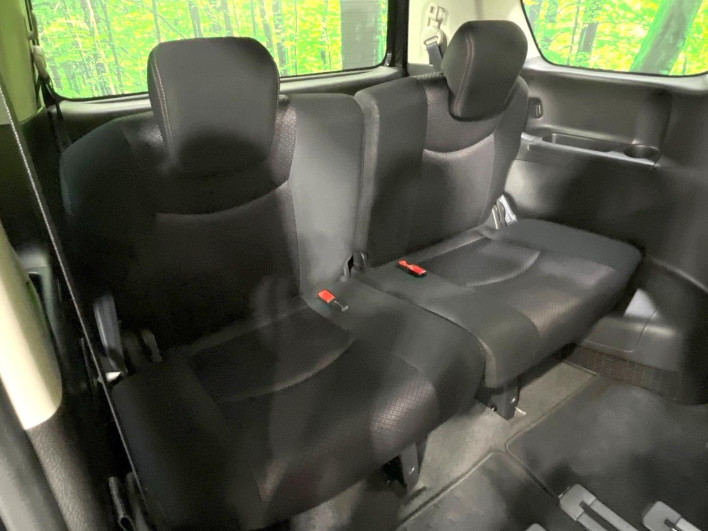 2013 Nissan Serena DAA-HFC26 (UW-6a33601cce621)[13]