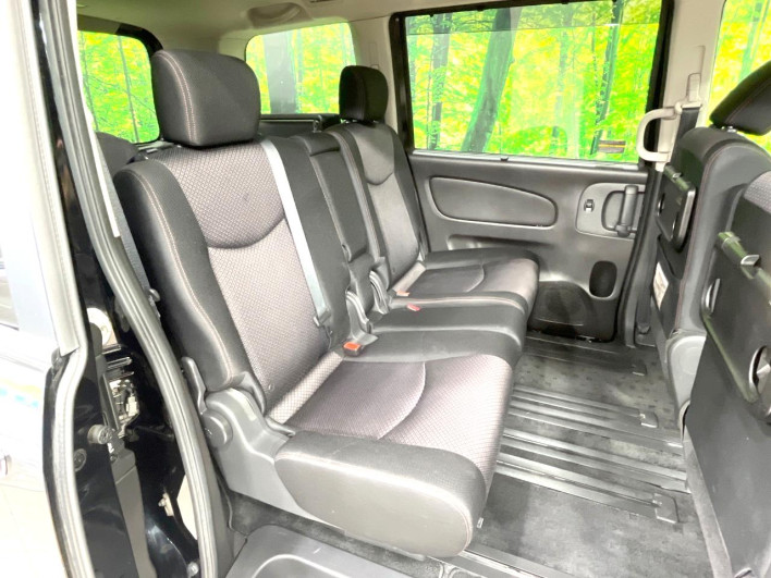 2013 Nissan Serena DAA-HFC26 (UW-6a33601cce621)[12]