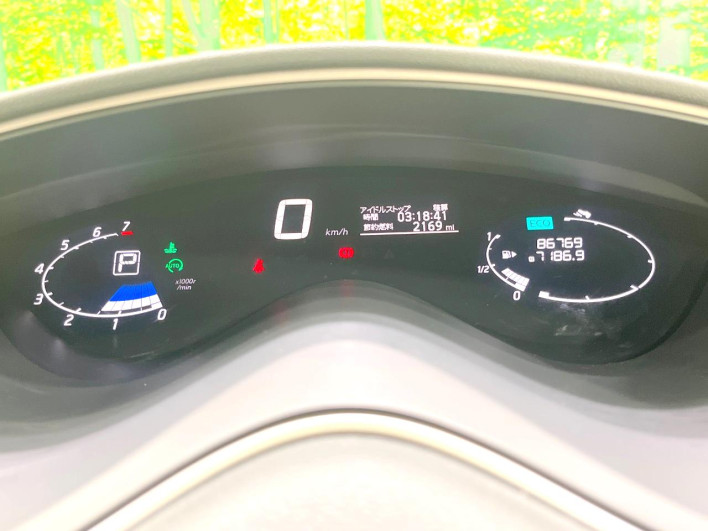 2013 Nissan Serena DAA-HFC26 (UW-6a33601cce621)[16]