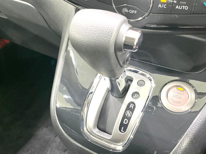 2013 Nissan Serena DAA-HFC26 (UW-6a33601cce621)[29]