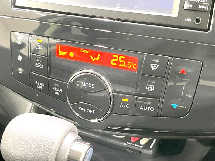 2013 Nissan Serena DAA-HFC26 (UW-6a33601cce621)[27]