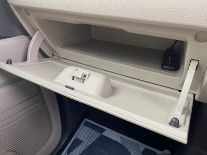 2018 Honda N-BOX DBA-JF3 (UW-6a336032c71b1)[13]