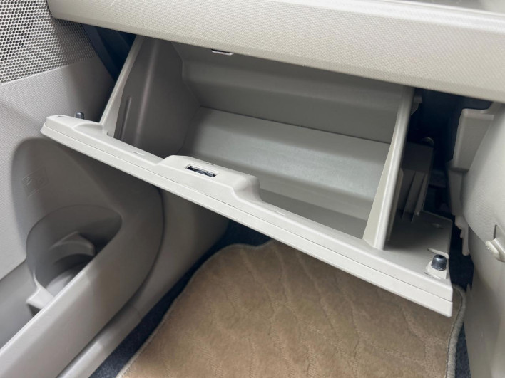 2013 Daihatsu Move DBA-LA100S (UW-6a336063a9962)[21]