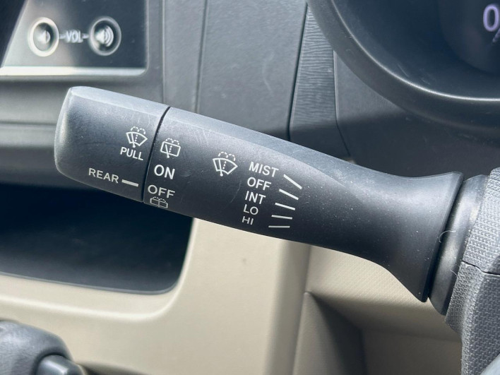 2013 Daihatsu Move DBA-LA100S (UW-6a336063a9962)[25]