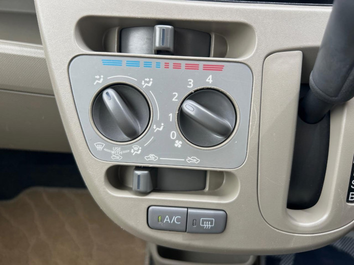 2013 Daihatsu Move DBA-LA100S (UW-6a336063a9962)[27]