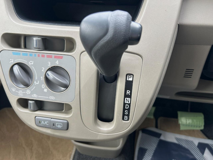 2013 Daihatsu Move DBA-LA100S (UW-6a336063a9962)[26]