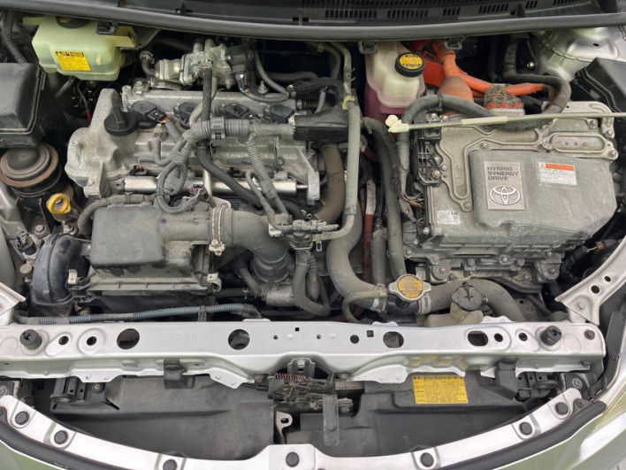 2013 Toyota Aqua DAA-NHP10 (UW-6a3360db59b93)[13]