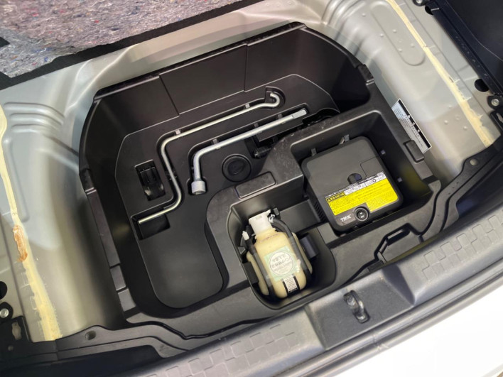 2013 Toyota Aqua DAA-NHP10 (UW-6a3360db59b93)[7]
