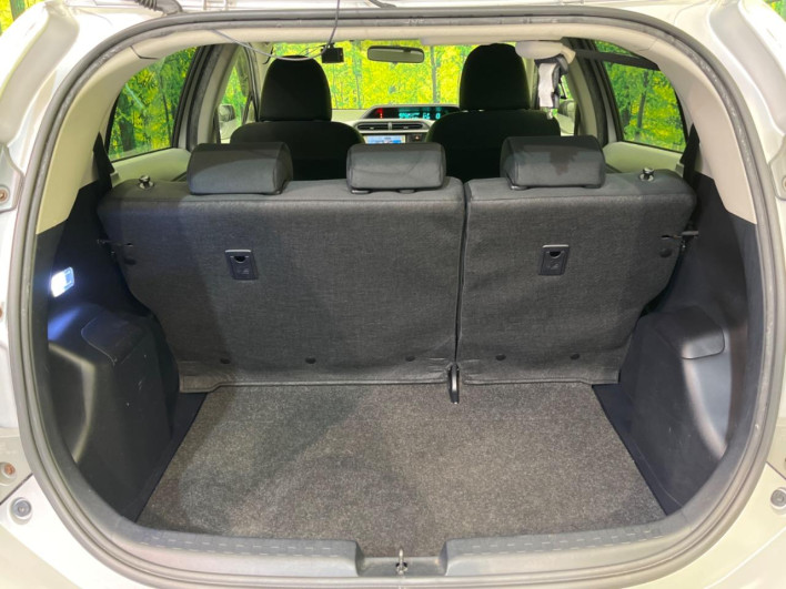 2013 Toyota Aqua DAA-NHP10 (UW-6a3360db59b93)[11]