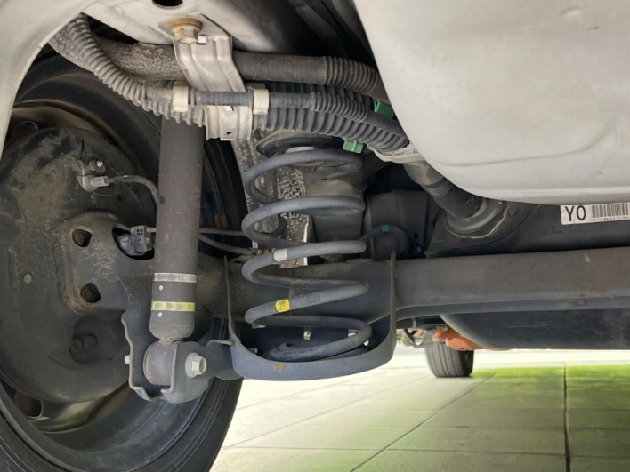 2013 Toyota Aqua DAA-NHP10 (UW-6a3360db59b93)[9]