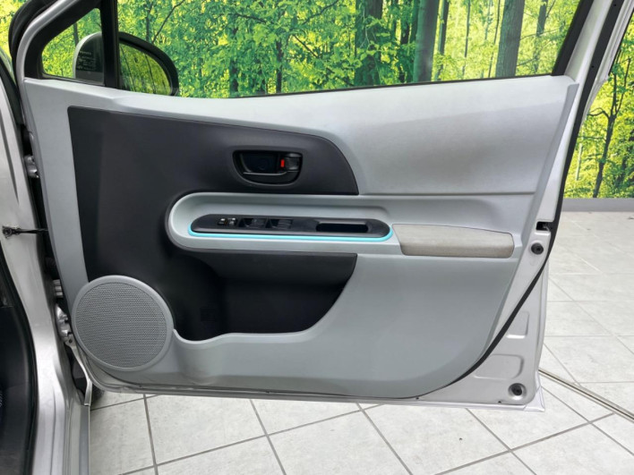 2013 Toyota Aqua DAA-NHP10 (UW-6a3360db59b93)[12]
