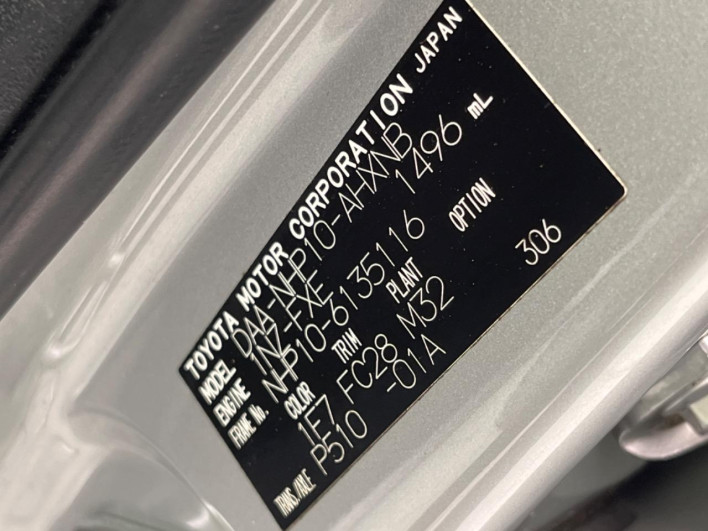 2013 Toyota Aqua DAA-NHP10 (UW-6a3360db59b93)[1]