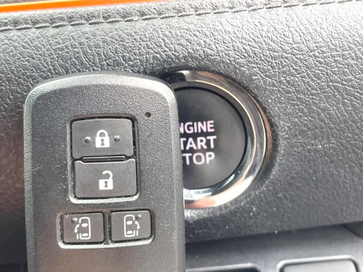 2015 Toyota Sienta DBA-NSP170G (UW-6a3360e1019cb)[28]