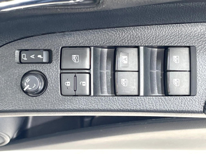 2019 Toyota Sienta DBA-NSP170G (UW-6a3360e2f0fd3)[9]