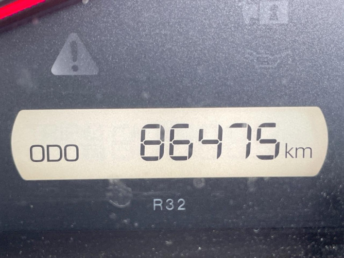 2015 Toyota Voxy DBA-ZRR80G (UW-6a33611dbb1ee)[2]