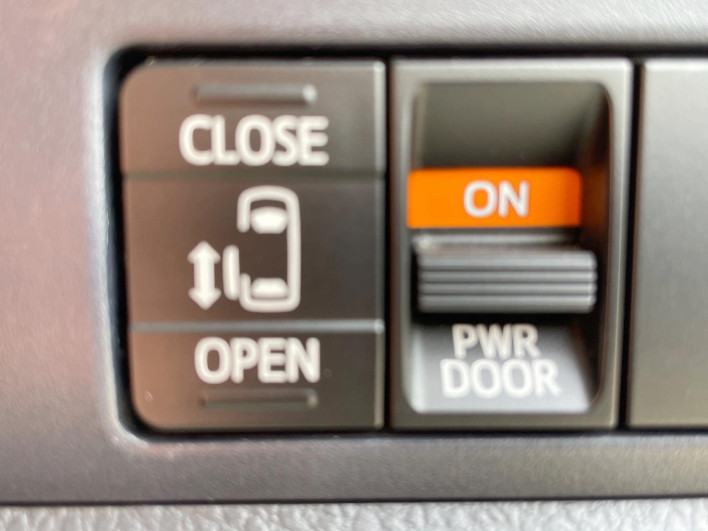 2015 Toyota Voxy DBA-ZRR80G (UW-6a33611dbb1ee)[14]