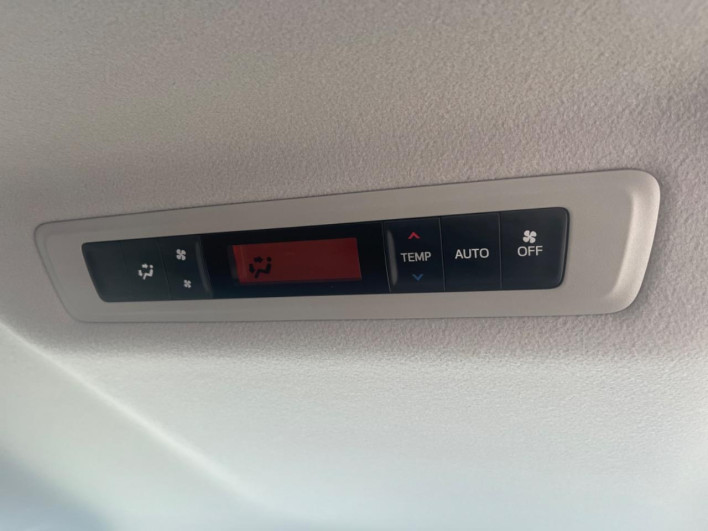 2017 Toyota Noah DBA-ZRR80G (UW-6a33612033449)[27]