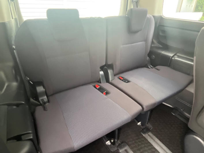 2017 Toyota Noah DBA-ZRR80G (UW-6a33612033449)[16]