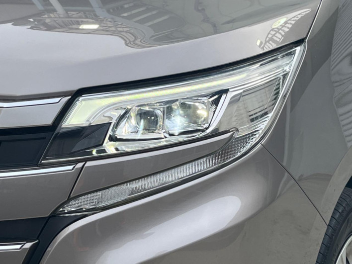 2017 Toyota Noah DBA-ZRR80G (UW-6a33612033449)[22]