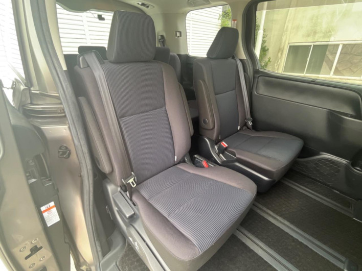 2017 Toyota Noah DBA-ZRR80G (UW-6a33612033449)[17]