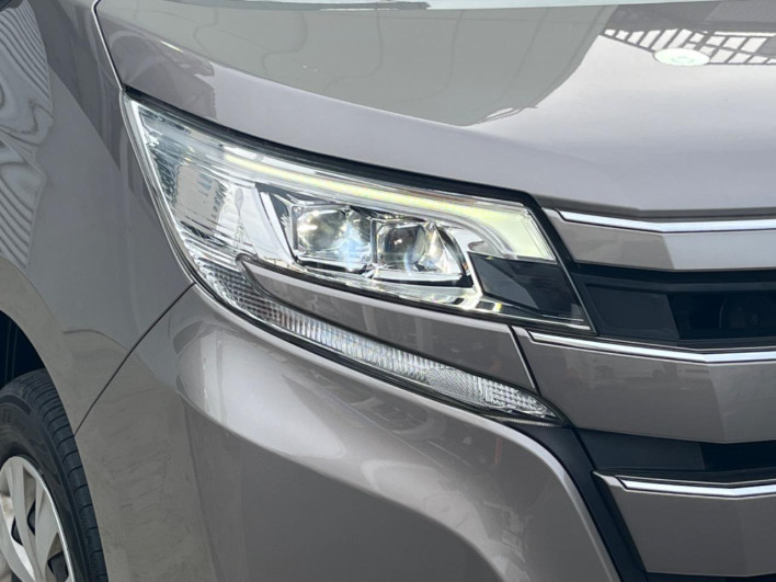 2017 Toyota Noah DBA-ZRR80G (UW-6a33612033449)[21]