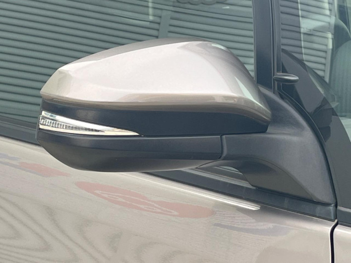 2017 Toyota Noah DBA-ZRR80G (UW-6a33612033449)[14]