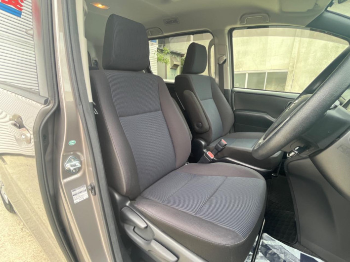 2017 Toyota Noah DBA-ZRR80G (UW-6a33612033449)[20]