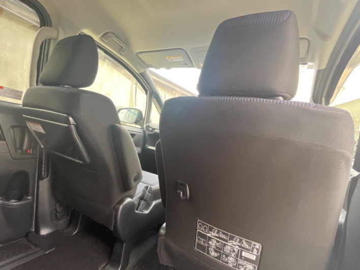 2017 Toyota Noah DBA-ZRR80G (UW-6a33612033449)[18]