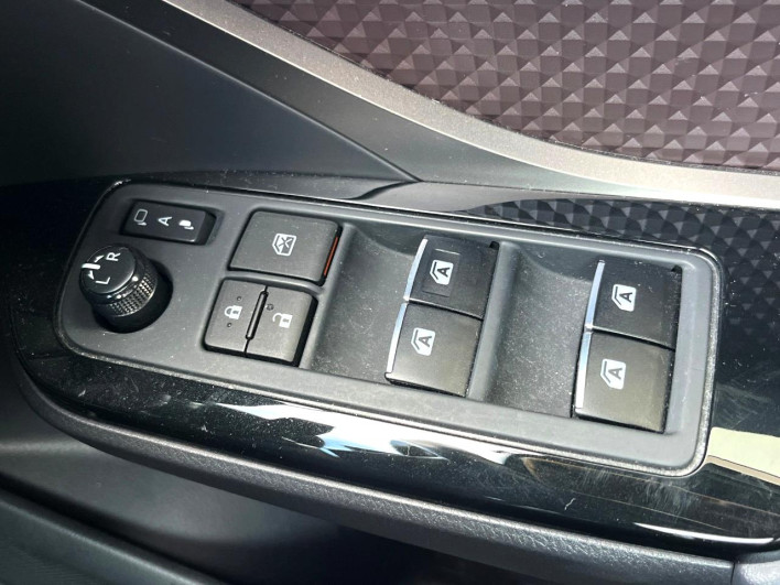 2018 Toyota C-HR DAA-ZYX10 (UW-6a3361406e750)[26]