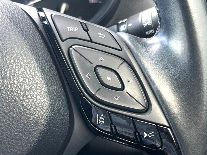 2018 Toyota C-HR DAA-ZYX10 (UW-6a3361406e750)[18]