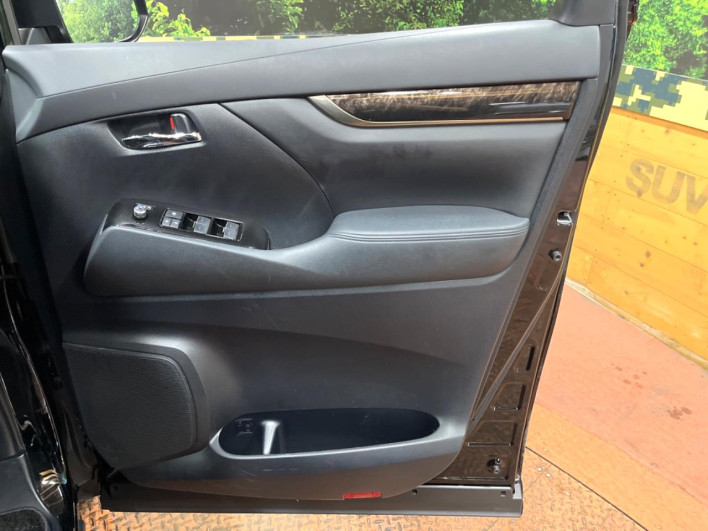 2022 Toyota Alphard Hybrid 6AA-AYH30W (UW-6a34b2111e9cd)[28]