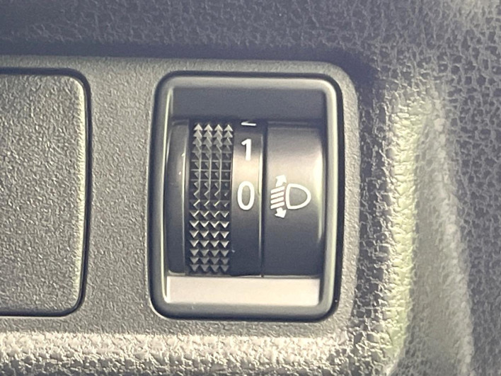 2012 Nissan Note DBA-E12 (UW-6a34b24e5f070)[17]