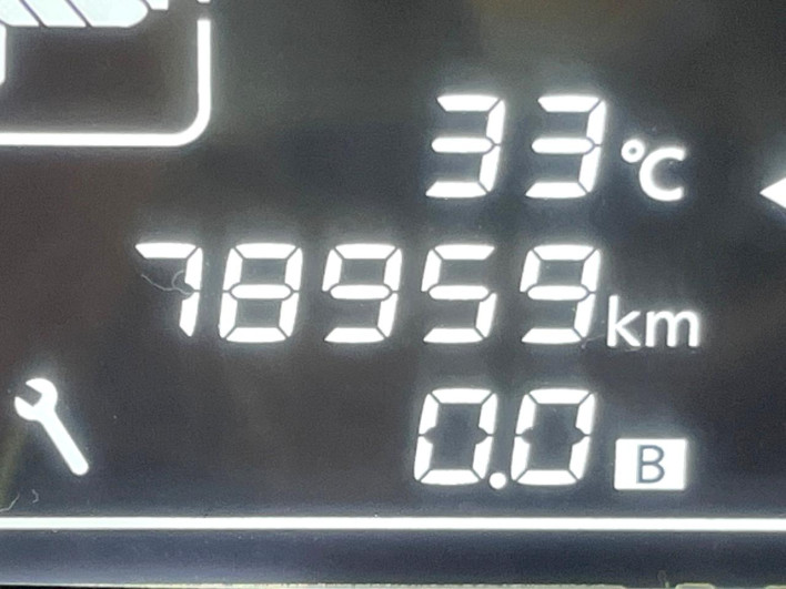 2012 Nissan Note DBA-E12 (UW-6a34b24e5f070)[2]