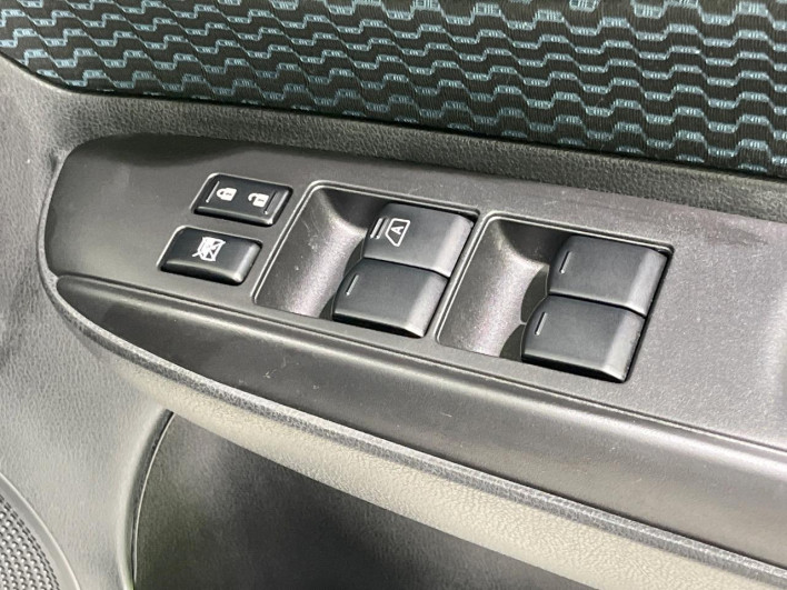 2015 Nissan Note DBA-E12 (UW-6a34b24f853be)[11]