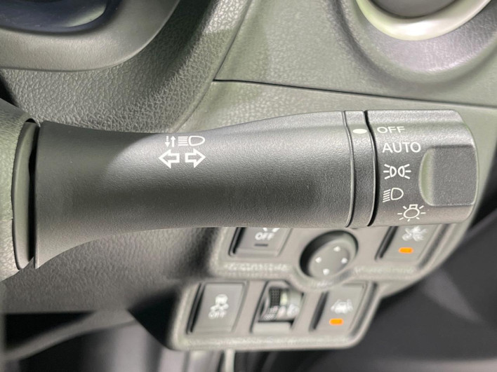 2015 Nissan Note DBA-E12 (UW-6a34b24f853be)[28]