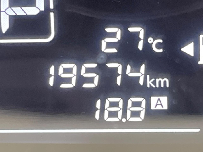 2015 Nissan Note DBA-E12 (UW-6a34b24f853be)[2]