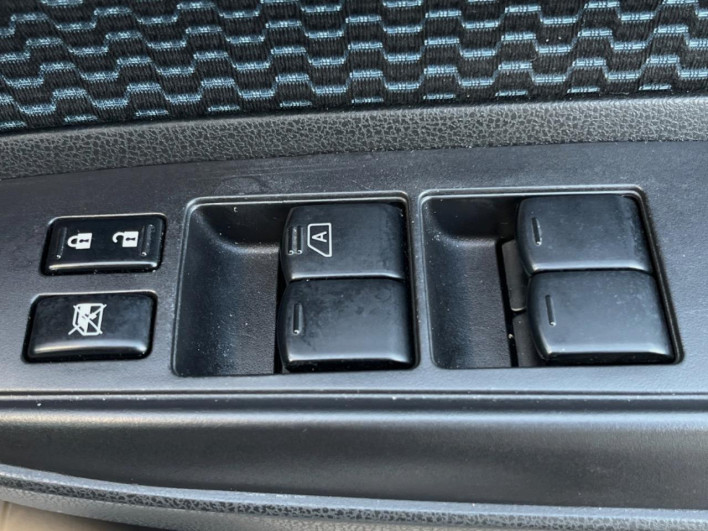 2015 Nissan Note DBA-E12 (UW-6a34b24f9ce6f)[10]
