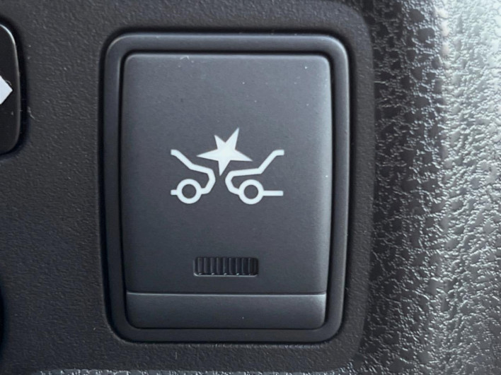 2015 Nissan Note DBA-E12 (UW-6a34b24f9ce6f)[11]