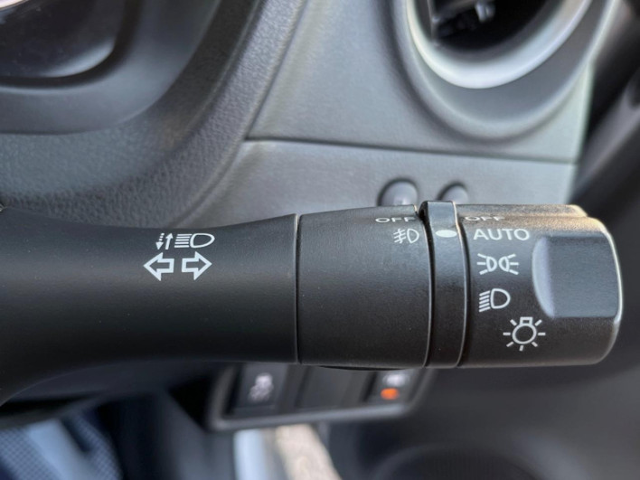 2015 Nissan Note DBA-E12 (UW-6a34b24f9ce6f)[21]