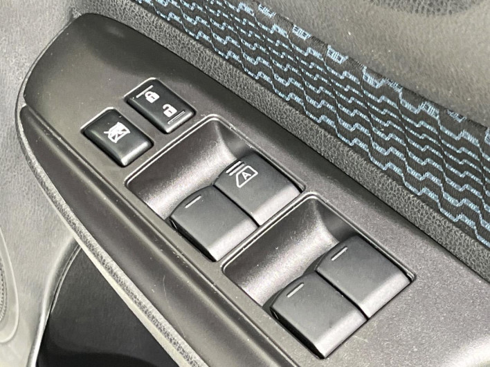2016 Nissan Note DBA-E12 (UW-6a34b25165967)[11]