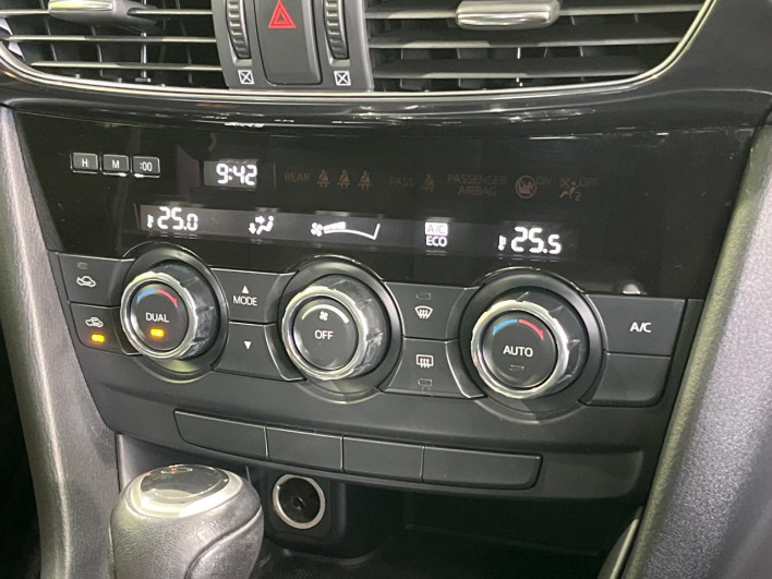 2014 Mazda Atenza Wagon DBA-GJEFW (UW-6a34b276644f2)[15]