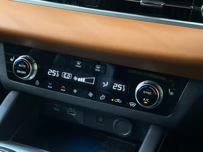 2022 Mitsubishi OUTLANDER PHEV 5LA-GN0W (UW-6a34b2786c09e)[19]
