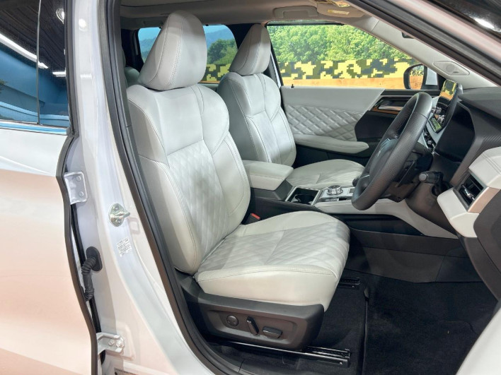 2023 Mitsubishi OUTLANDER PHEV 5LA-GN0W (UW-6a34b278abb63)[20]